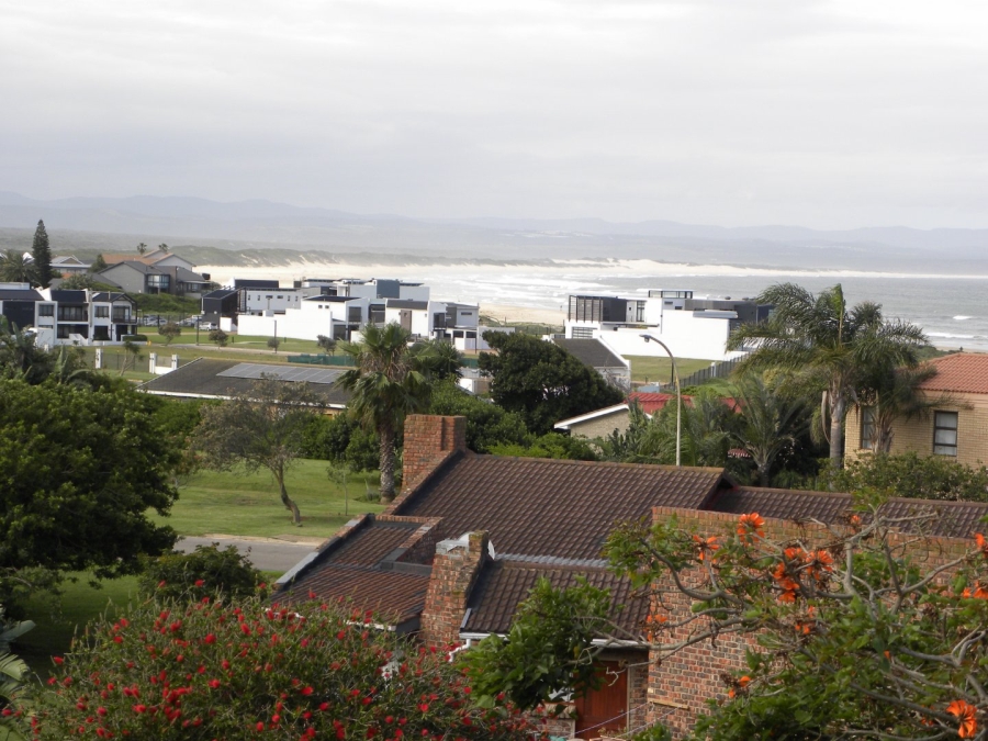 5 Bedroom Property for Sale in Wavecrest Eastern Cape